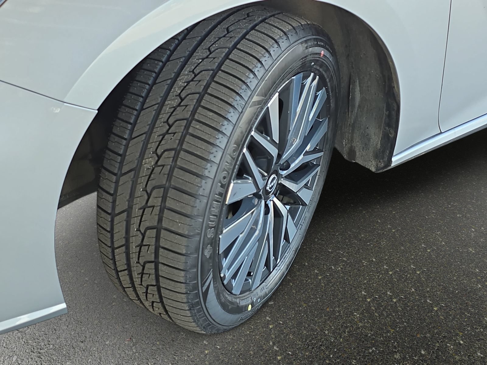 Used 2024 Nissan Altima 2.5 SV AWD/4WD image 30