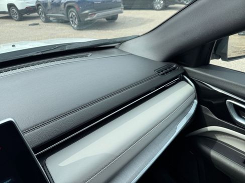 Used 2025 Jeep Compass Limited image 31