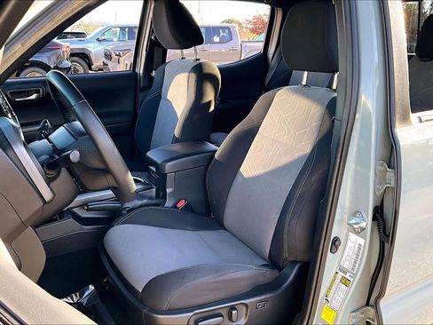 Certified 2022 Toyota Tacoma TRD Off-Road image 7