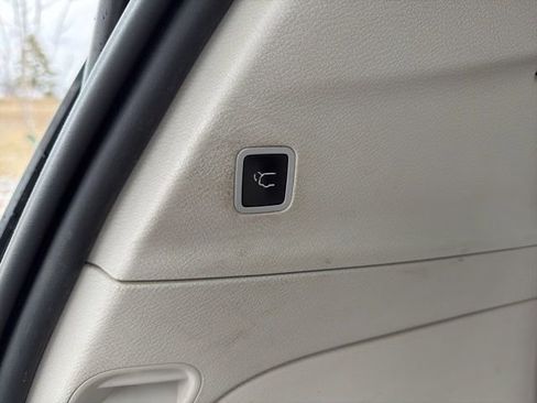 Used 2017 Chrysler Pacifica Limited image 10