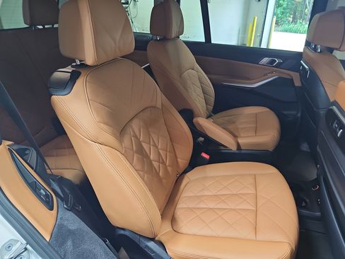 Used 2023 BMW X7 xDrive40i w/ Premium Package AWD/4WD image 12