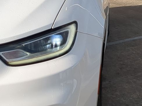 Used 2023 Chrysler Pacifica Touring-L image 10