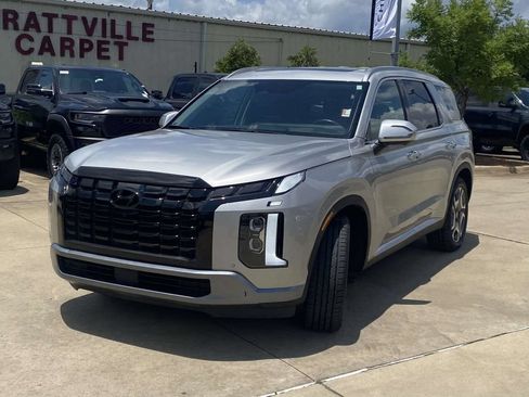 Used 2024 Hyundai Palisade Limited FWD image 3