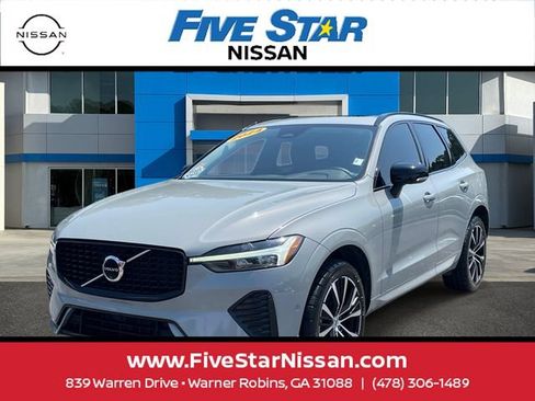 Used 2024 Volvo XC60 B5 Plus w/ Protection Package Premier AWD/4WD image 3