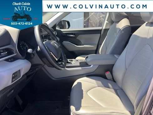 Used 2021 Toyota Highlander XLE AWD/4WD image 13