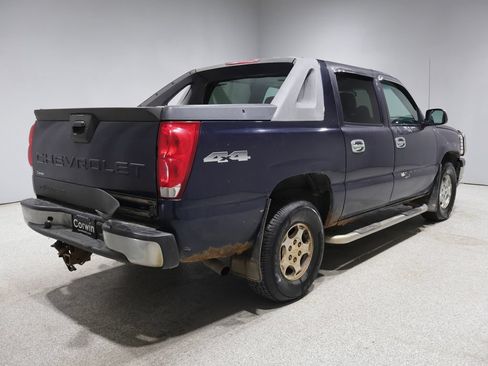 Used 2004 Chevrolet Avalanche 4x4 w/ Preferred Equipment Group image 2