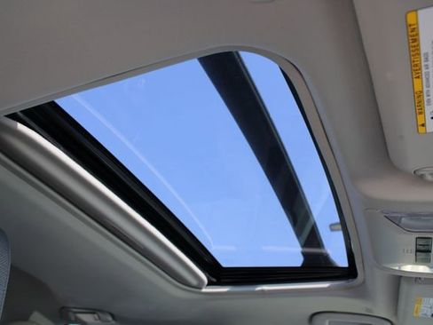 Used 2025 Toyota RAV4 XLE w/ Convenience Package image 6