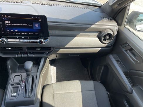 Used 2023 Chevrolet Colorado W/T image 5