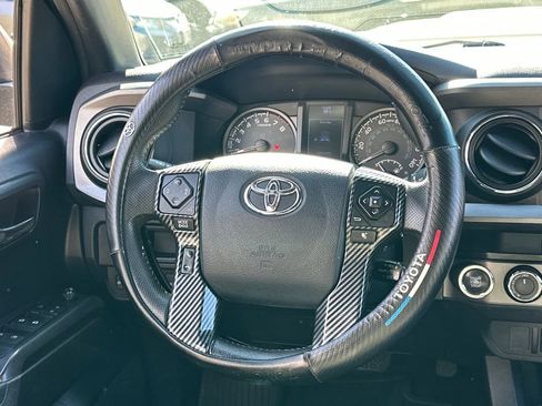 Used 2019 Toyota Tacoma TRD Sport image 18