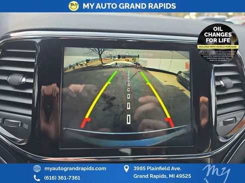 Used 2019 Jeep Grand Cherokee Limited image 21