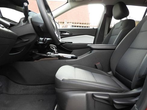 Used 2025 Chevrolet Trax LT w/ Driver Confidence Package FWD image 17