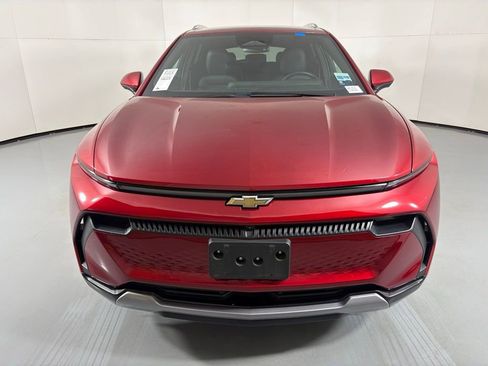 Used 2025 Chevrolet Equinox EV LT w/ Convenience Package image 4