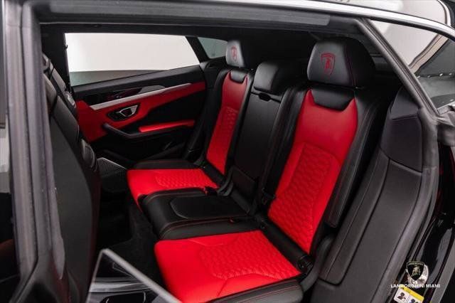 Used 2021 Lamborghini Urus AWD/4WD image 45