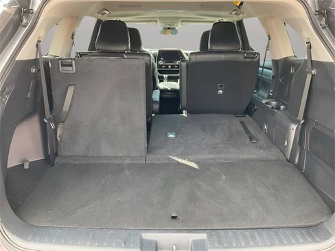 Used 2024 Toyota Highlander XLE image 16