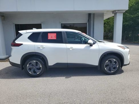 Certified 2026 Nissan Rogue SV FWD image 8