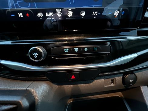 Used 2024 Ford Transit 350 XLT image 20