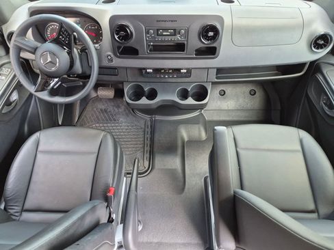 Used 2025 Mercedes-Benz Sprinter 2500 image 12