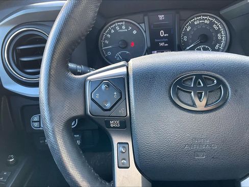 Used 2017 Toyota Tacoma TRD Off-Road image 23