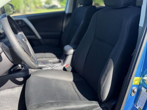 Used 2018 Toyota RAV4 LE w/ All Weather Liner Package FWD image 13