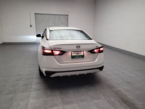 Used 2024 Nissan Altima 2.5 SV FWD image 6