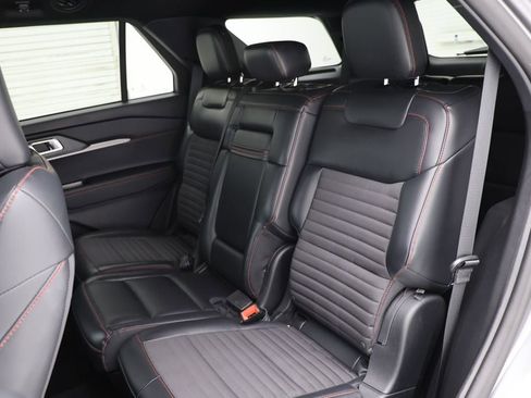 Used 2025 Ford Explorer ST-Line w/ ST-Line Street Pack image 13