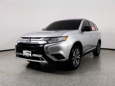 Used 2020 Mitsubishi Outlander ES image 3