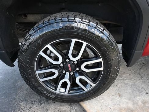 Used 2024 GMC Sierra 1500 AT4 w/ AT4 Premium Package AWD/4WD image 12