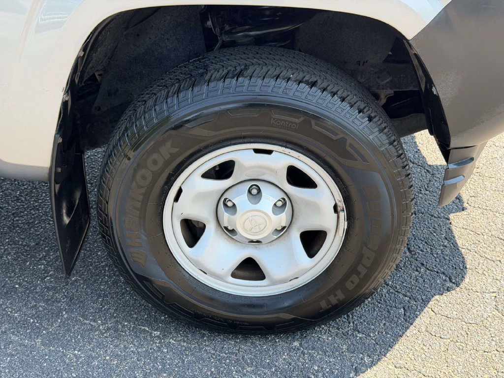 Used 2018 Toyota Tacoma SR AWD/4WD image 24