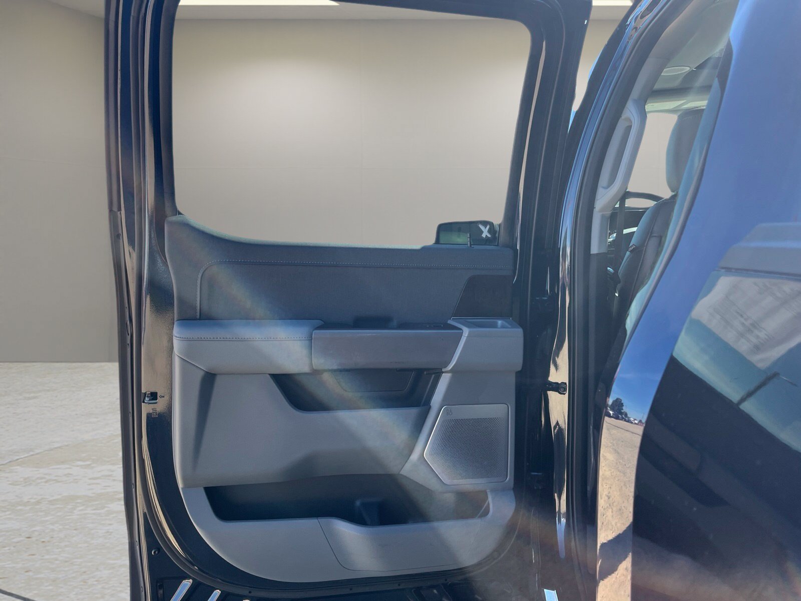 Used 2022 Ford F150 Lariat w/ Equipment Group 502A High AWD/4WD image 26