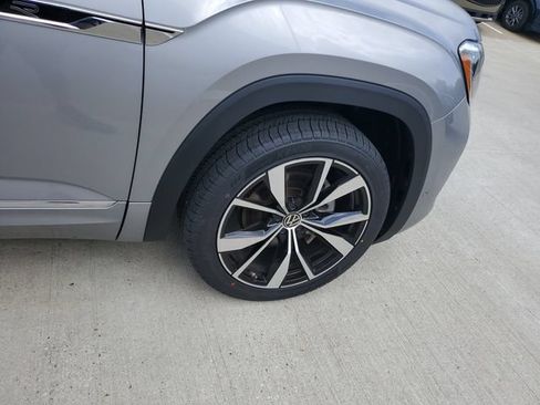Used 2024 Volkswagen Atlas SEL Premium R-Line AWD/4WD image 6