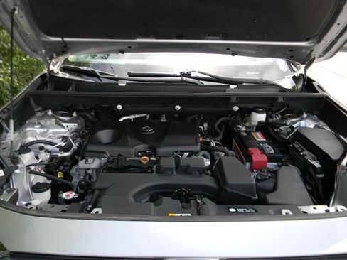 Used 2023 Toyota RAV4 LE AWD/4WD image 7