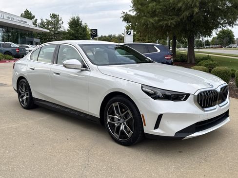 New 2026 BMW i5 eDrive40 w/ Premium Package image 6