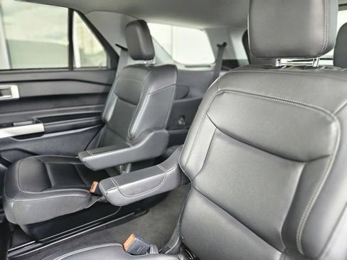 Used 2022 Ford Explorer XLT w/ Equipment Group 202A AWD/4WD image 28