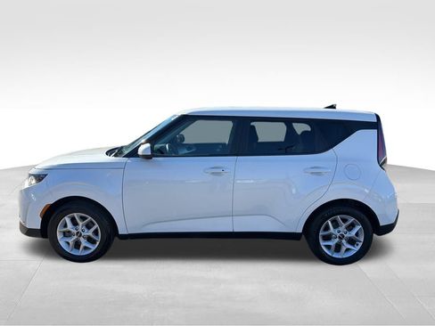 Used 2023 Kia Soul S image 2
