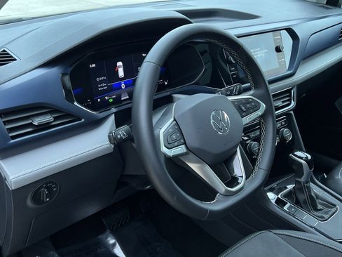 Used 2024 Volkswagen Taos SE w/ Panoramic Sunroof Package FWD image 29