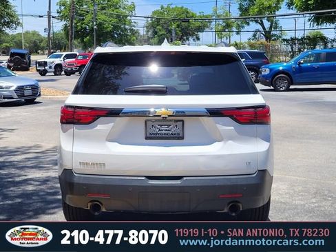 Used 2023 Chevrolet Traverse LT FWD image 4