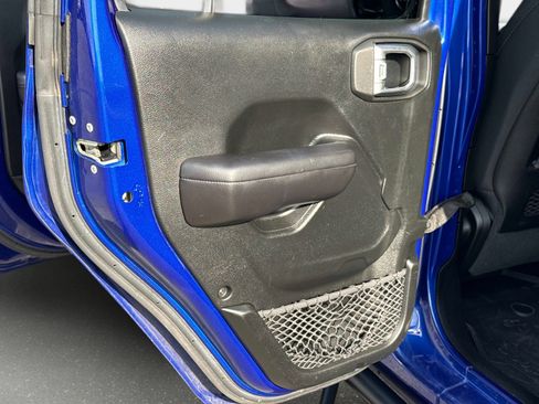 Used 2019 Jeep Wrangler Unlimited Rubicon AWD/4WD image 12