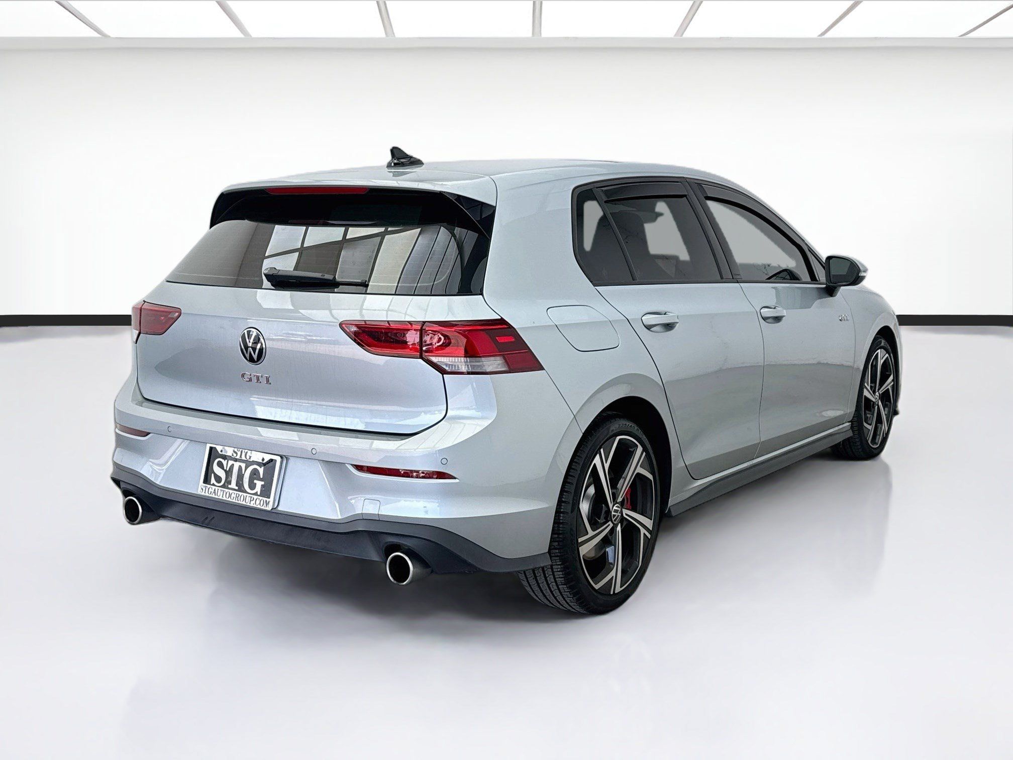 Used 2025 Volkswagen GTI SE FWD image 4