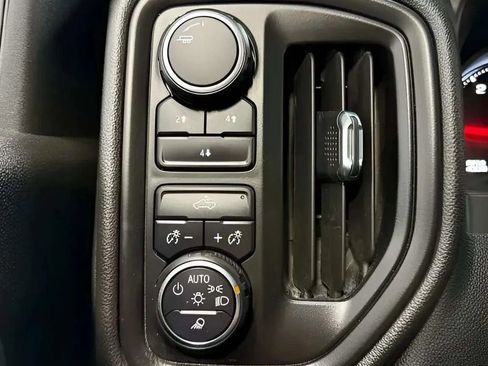 Used 2022 Chevrolet Silverado 2500 Custom w/ Custom Value Package image 25