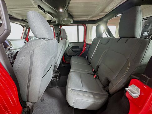 Used 2025 Jeep Wrangler Sport S image 26