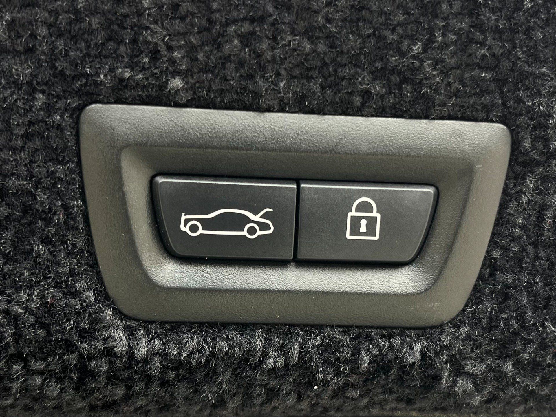 Used 2016 Rolls-Royce Wraith RWD image 27
