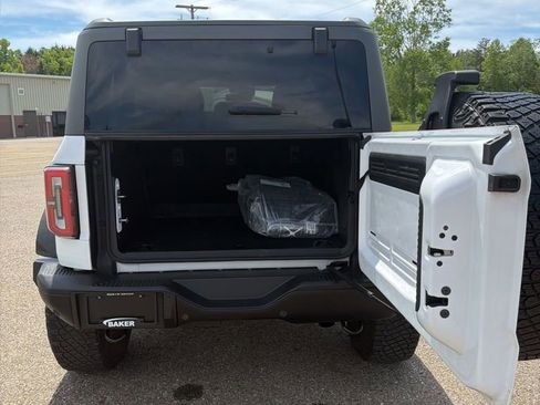 Used 2024 Ford Bronco Badlands AWD/4WD image 23