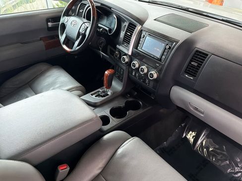 Used 2018 Toyota Sequoia Platinum w/ Carpet Mat Package AWD/4WD image 20