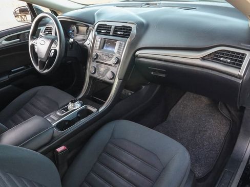 Used 2017 Ford Fusion SE image 31