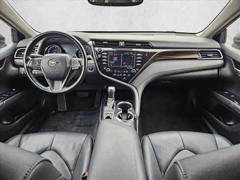 Used 2020 Toyota Camry XLE image 13