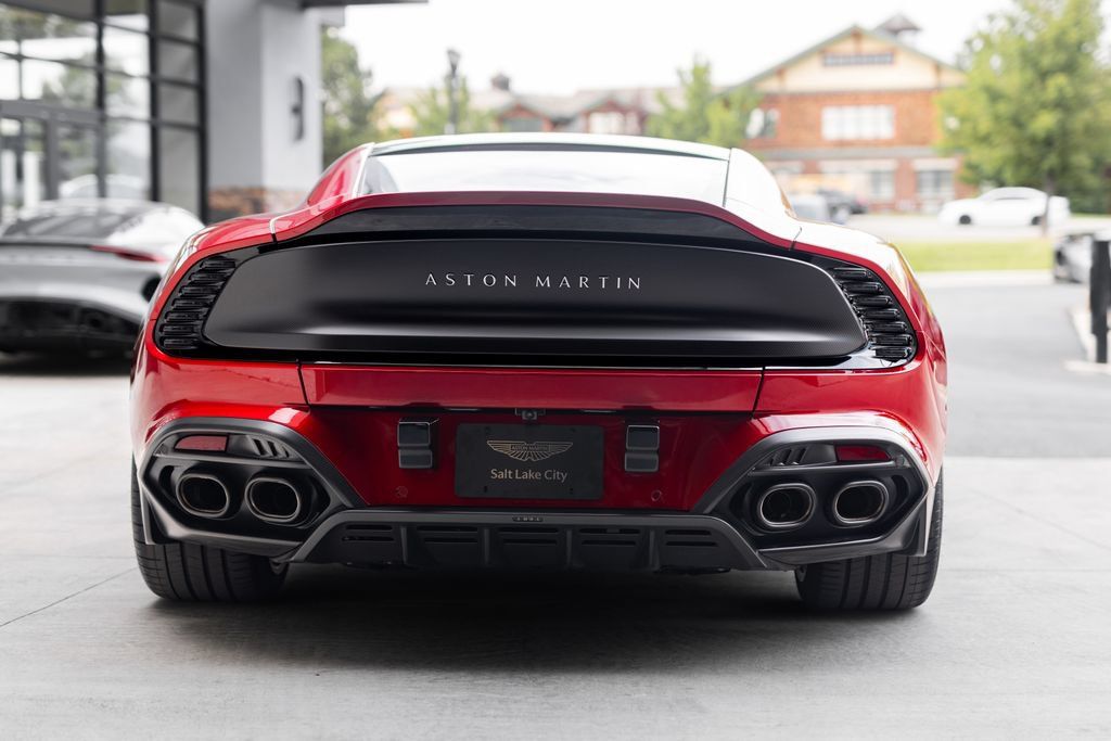 Used 2025 Aston Martin Vanquish RWD image 9
