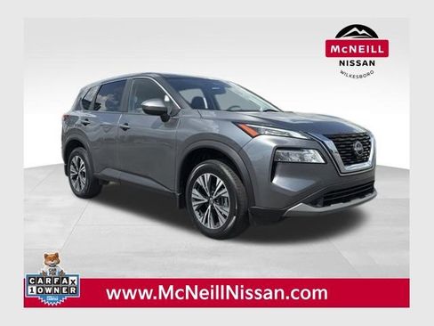 Used 2023 Nissan Rogue SV image 1