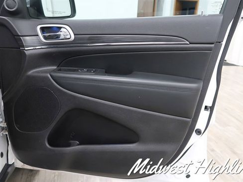 Used 2021 Jeep Grand Cherokee Limited image 35