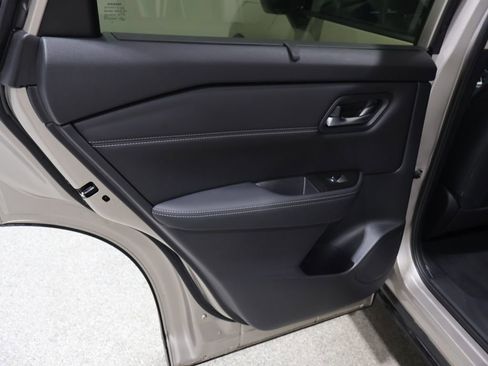 Used 2025 Nissan Rogue SL w/ SL Premium Package image 20