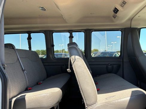 Used 2019 Chevrolet Express 3500 LS image 9